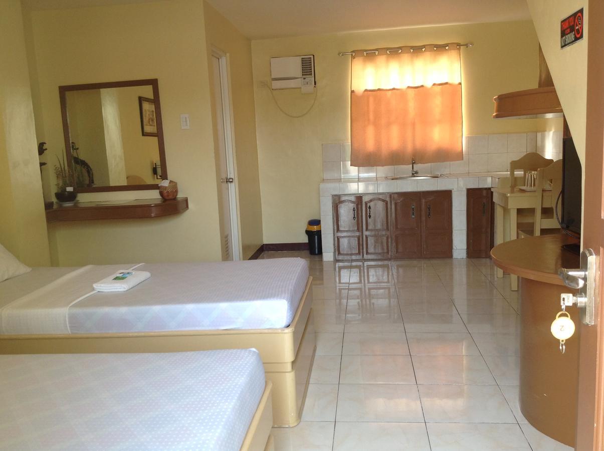 Danel Pensionne House تاكلوبان المظهر الخارجي الصورة
