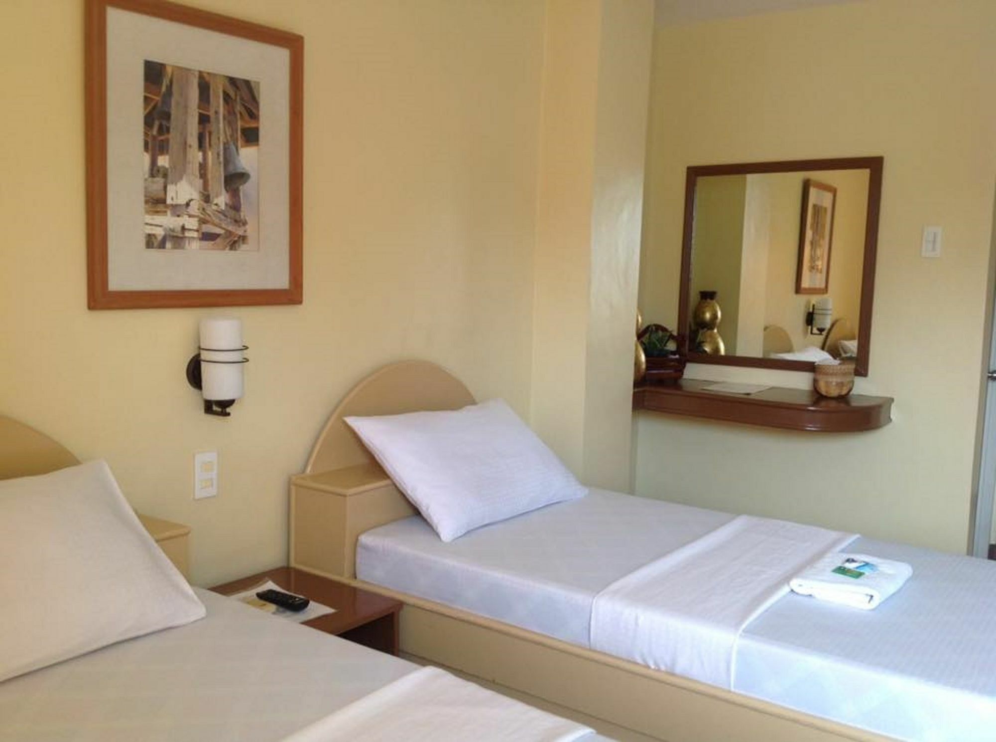 Danel Pensionne House تاكلوبان المظهر الخارجي الصورة